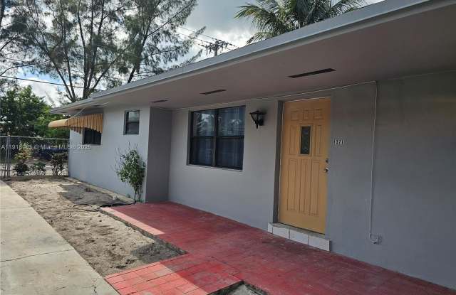 1371 NE 144th St photos photos