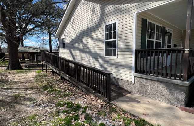 Desirable 3 Bedroom 1 Bath Home in Martin, TN Gallery 3