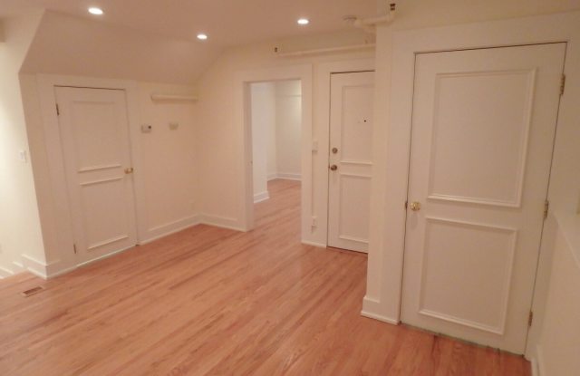 3135 Pacific Avenue Gallery 3