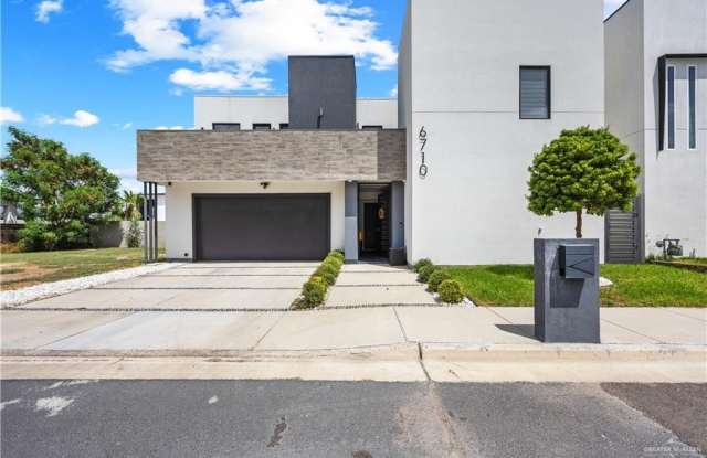 6710 N 11th Lane Gallery 2