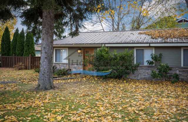 Beautiful 2 bedroom 1 bath Duplex in Hayden! photos photos