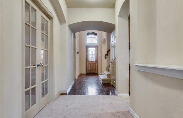 716 Lake Grove Drive Gallery 2