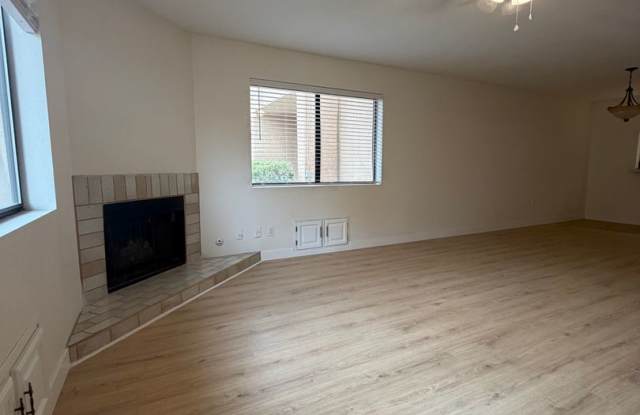 Stunning Midtown 2 Bedroom 2 Bath Townhome in Gated Community! Gallery 4