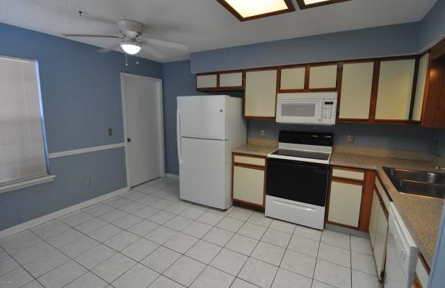 3036 COBBLEWOOD LN W Gallery 3