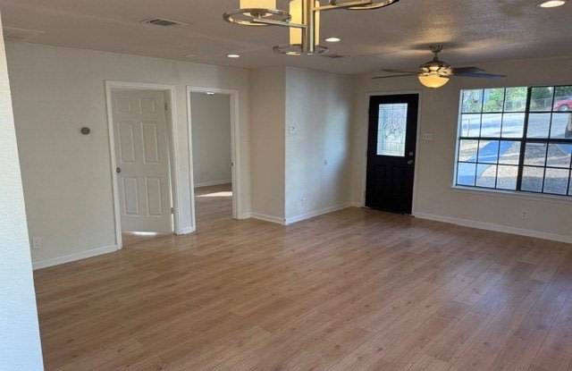 211 Rivertree Gallery 4