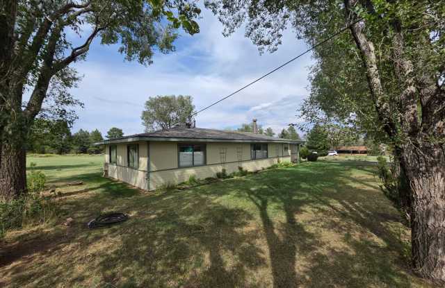 Short-Term Furnished 3-Bedroom Home on 2 Acres | Available 11/7/26–5/31/27 Gallery 4