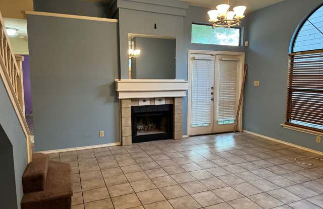 Nice 4 bedroom 2 Story Home - Move in Soon Gallery 3