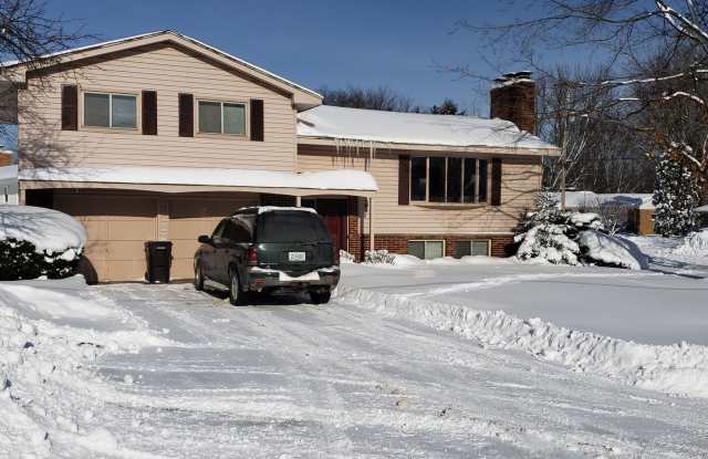 Remodeled furnished 4 Bedroom Home in Quiet Kentwood Neighborhood for Rent - 1265 Curwood Court Southeast, Kentwood, MI 49508