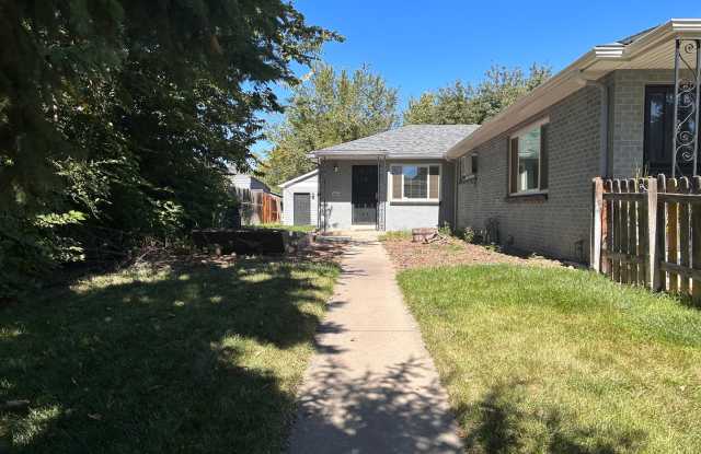 $0 DEPOSIT OPTION. CHARMING 2BED/1BATH DUPLEX NEAR SLOAN LAKE!! photos photos