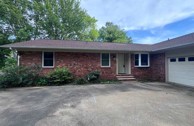 House -3 bedroom 2 bath in Lone Oak Gallery 4