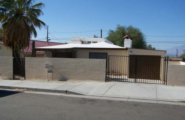 2 Beds +1 Bath SINGLE FAMILY HOME + HUGE backyard! Desert Hot Springs photos photos