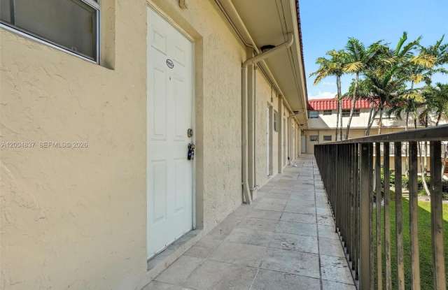 8650 SW 67th Ave photos photos