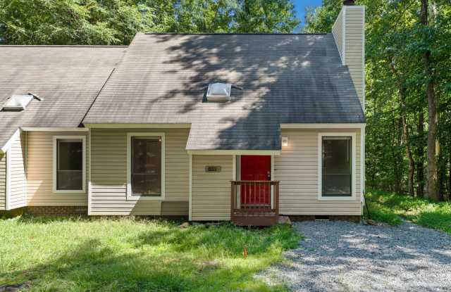 Updated 3BR/1.5BA Chapel Hill Duplex with Flexible Layout, Outdoor Space  Minutes to Downtown photos photos