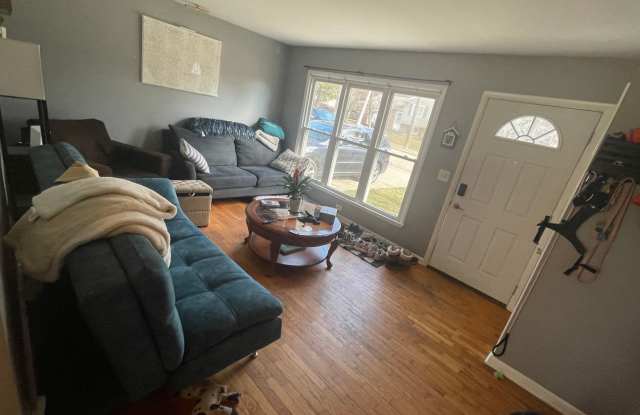 Excellent 4 bedroom home in great neighborhood Gallery 3