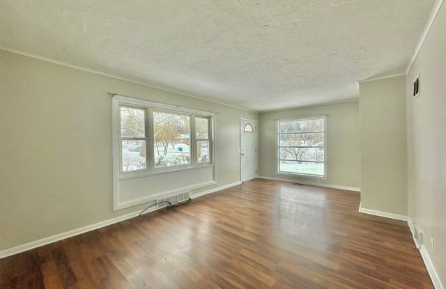 833 Westmoreland - 3 Bed/1 Bath Home Near WMU - 833 Westmoreland Avenue, Kalamazoo, MI 49006