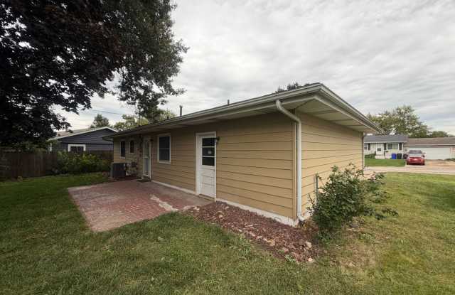 Clean and fresh 3 bedroom on quiet street Gallery 3