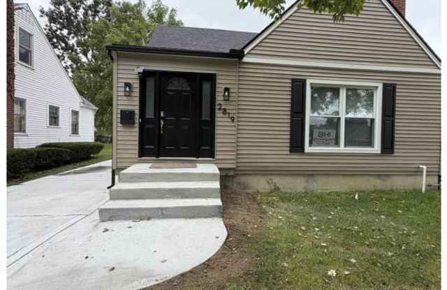 2819 White Oak Dr Gallery 1