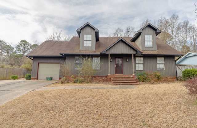 Beautiful 4BR Home Near UofA Campus! Lawn Care Included photos photos