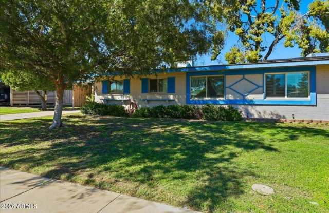 10916 W PEORIA Avenue Gallery 2