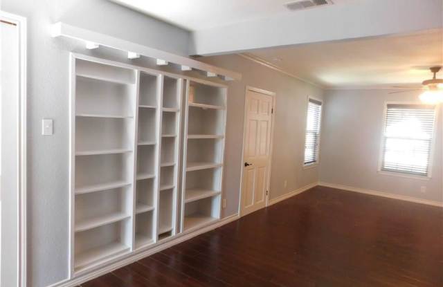 2724  Townsend Drive Gallery 4