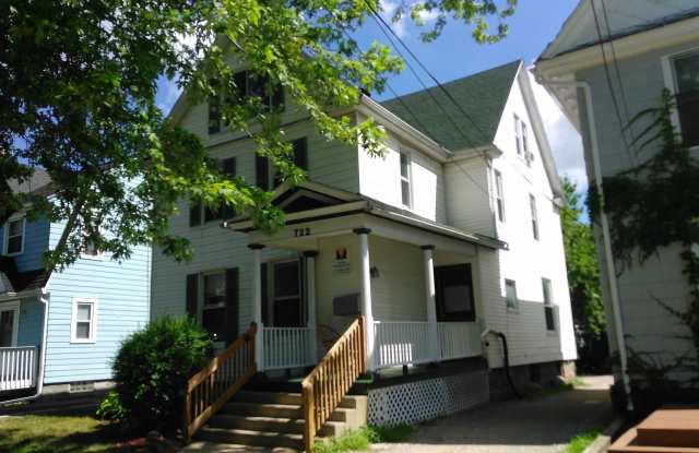 722 Arbor Gallery 3