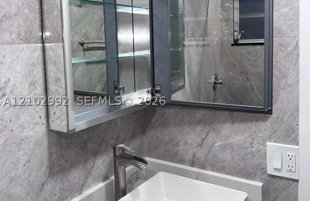 145 SW 30th Ct Gallery 4