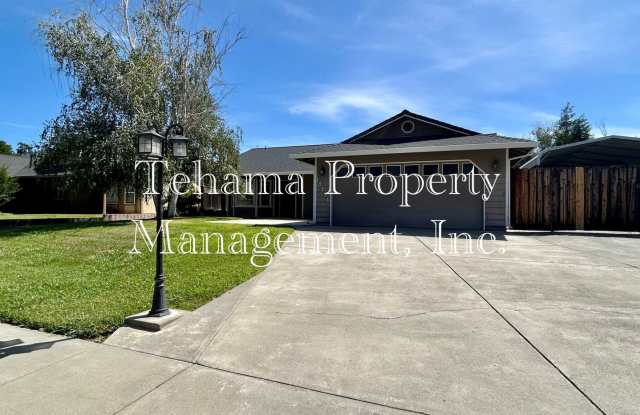 Executive 3 Bederoom 2 Bathroom home with in-ground pool and landscaping service included. photos photos