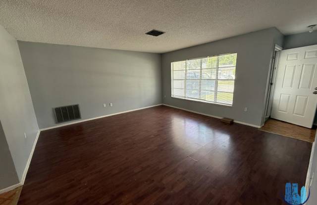 ADORABLE 2 Bedroom, 2 Bath Home with a 1 Car GARAGE and a FENCED Back Yard Available for Rent! *Move-in Special* Gallery 4