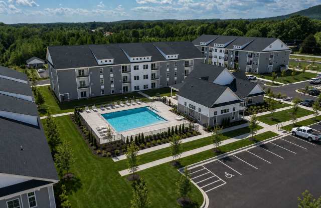 Midland Pointe at Lake Norman Gallery 1