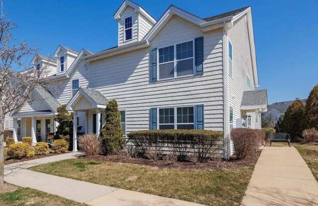 157 Brattle Circle - 157 Brattle Circle, Melville, NY 11747