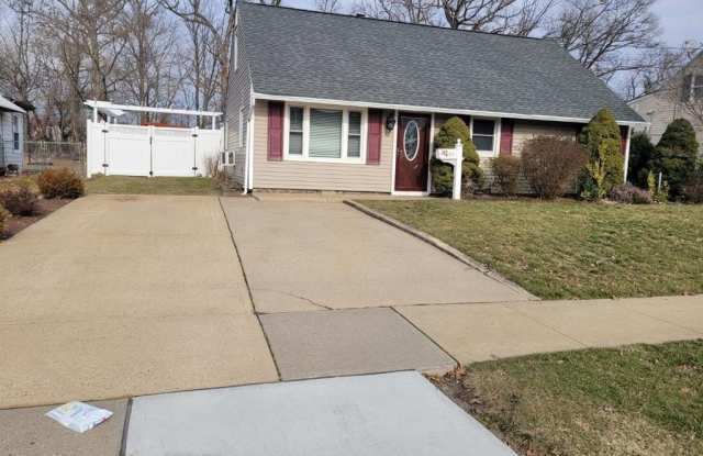 126 idlewild Road - 126 Idlewild Road, Middlesex County, NJ 08817