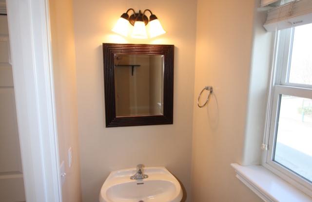 2 Bedroom Townhouse near Downtown Anchorage Gallery 3
