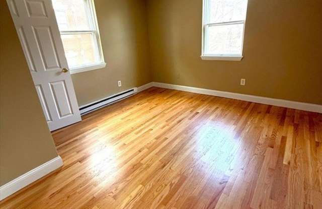 435 Essex unit: 5 photos photos