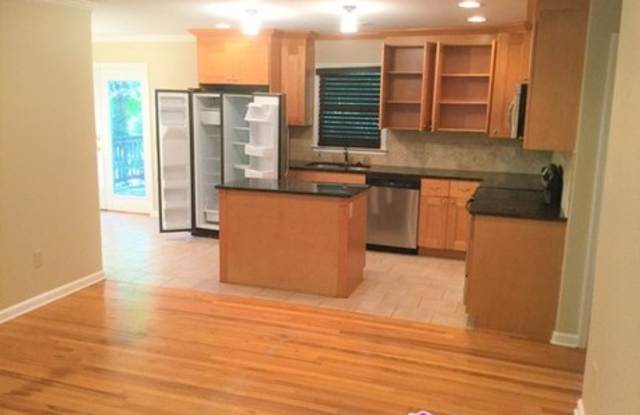 2100 Meadowview Lane South East Gallery 2