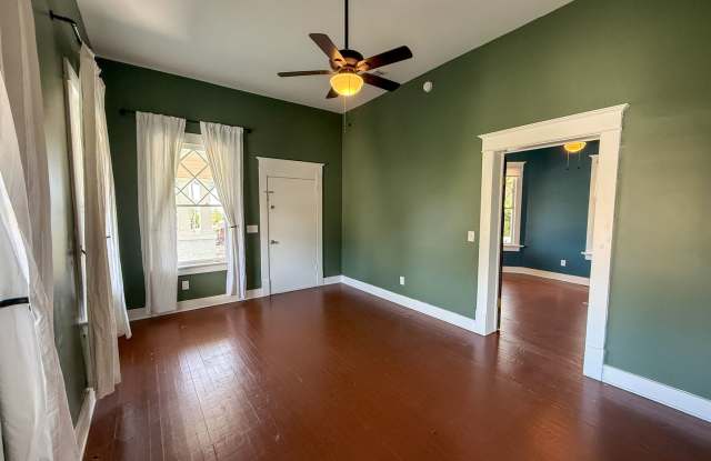 Charming 3 Bedroom 2 Bath Home in East Hill ~ Lawn Care Included! Gallery 3