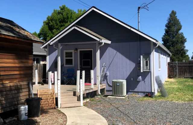 1019 W 12th St photos photos