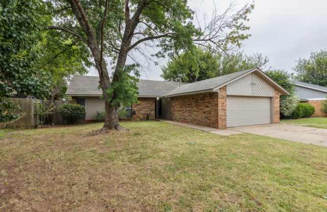 Welcome to this charming 3-bedroom, 2-bathroom home located in the vibrant community of Edmond! Lawn Care Included!!! photos photos