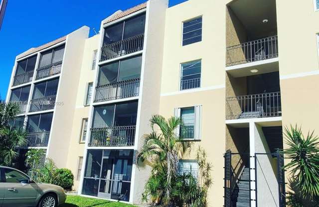 8005 Lake Dr - 8005 Lake Drive, Doral, FL 33166