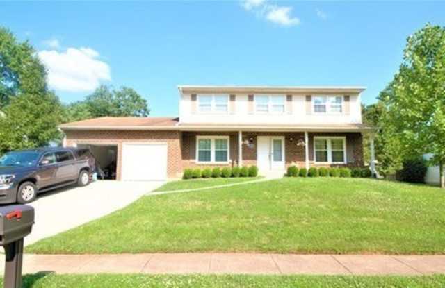 Spacious 4Bd/2.5Bth Single-Family Home with Garage & Fenced Yard – Prime Location! photos photos