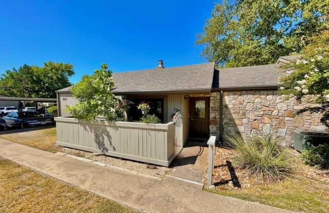 1945 West Lane - 1945 West Lane, Kerrville, TX 78028