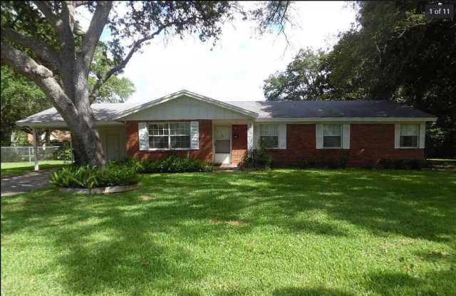 315 NE Sudduth Circle photos photos