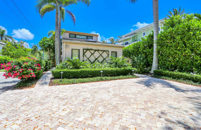 ***CAT\DOG PET FRIENDLY***NEW PHOTOS UPLOADED***BRAND NEW LANDSCAPING PACKAGE**BRAND NEW EXTERIOR UPLIGHTNG INSTALLED AND PAVERS***AIL FOR OFF-SEASON MAY - DEC 2023***FULLY FURNISHED***OLDE NAPLES***WALK TO THE BEACH***DOWNTOWN NAPLES***AMAZING LOCATION photos photos