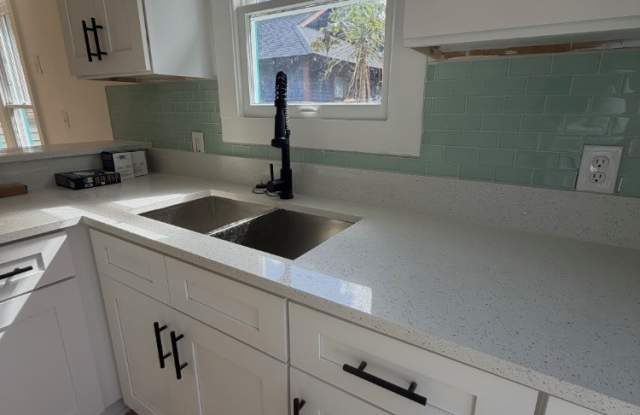 1040 9th Ave N photos photos