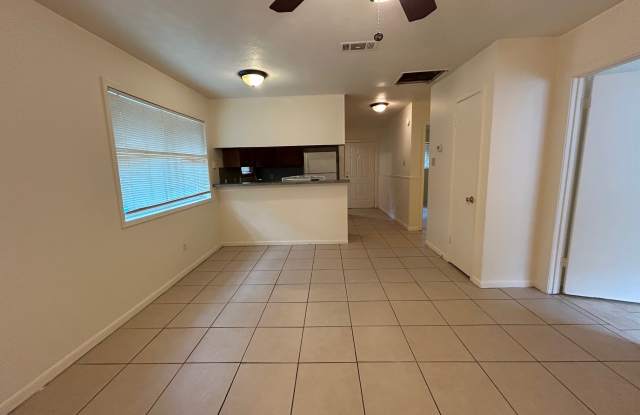 1913 Pine Tree Drive - B Gallery 3