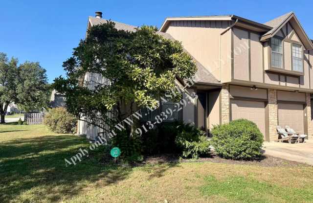 Affordable Duplex in Blue Valley School District-Available NOW!! Gallery 4