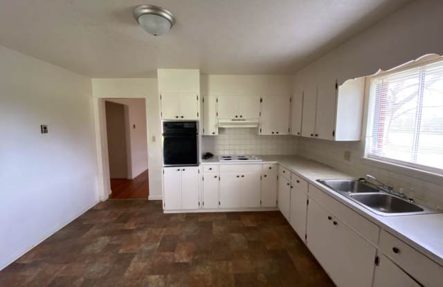 2/1 Duplex Close to Hwy 74 Gallery 3