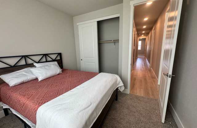 FULLY FURNISHED - Single Story 4 bedroom / 3 bath home Gallery 3