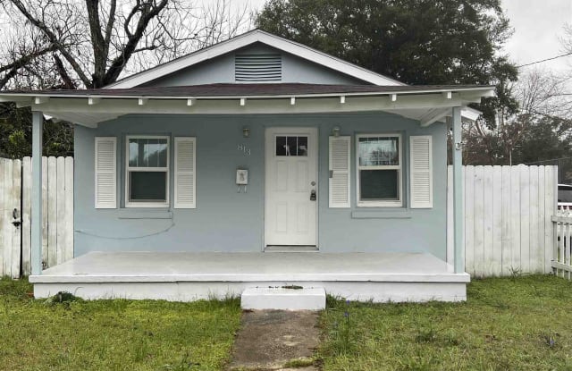 813 N E St - 813 North E Street, Pensacola, FL 32501