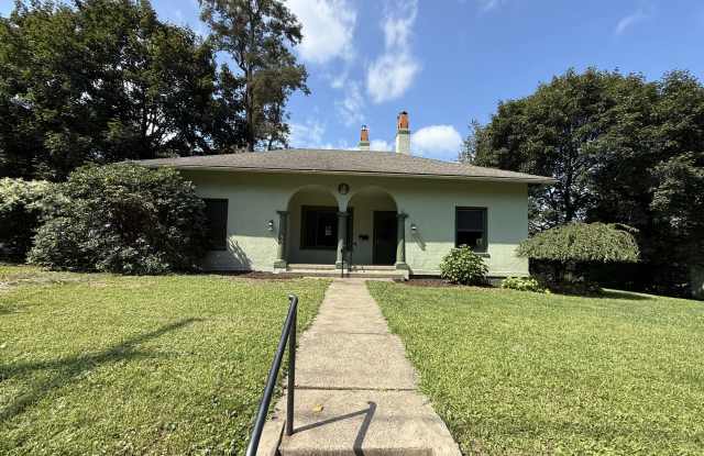 1819 Saint Clair Avenue Gallery 2