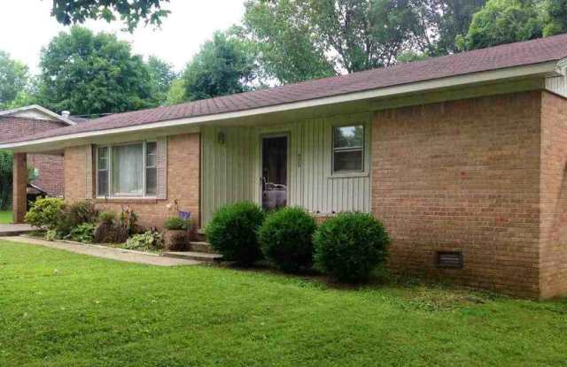 905 Meadow Ln Gallery 1